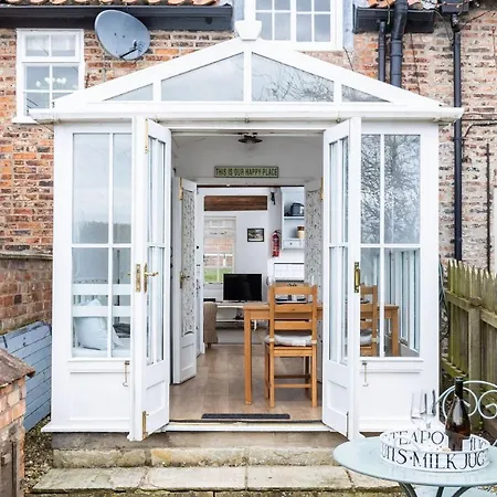 Quaint In The Heart Of North Yorkshire Village - Pet Friendly Free * Stillington