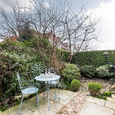 Quaint In The Heart Of North Yorkshire Village - Pet Friendly Free Holiday home