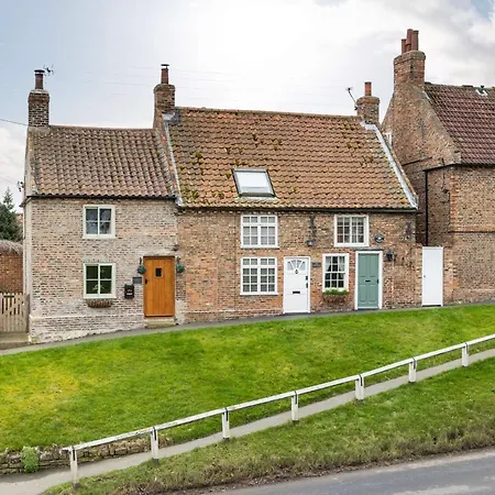 Quaint In The Heart Of North Yorkshire Village - Pet Friendly Free *