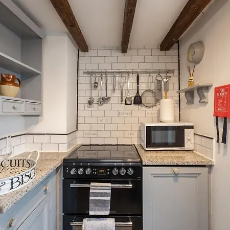 Holiday home Quaint In The Heart Of North Yorkshire Village - Pet Friendly Free Stillington