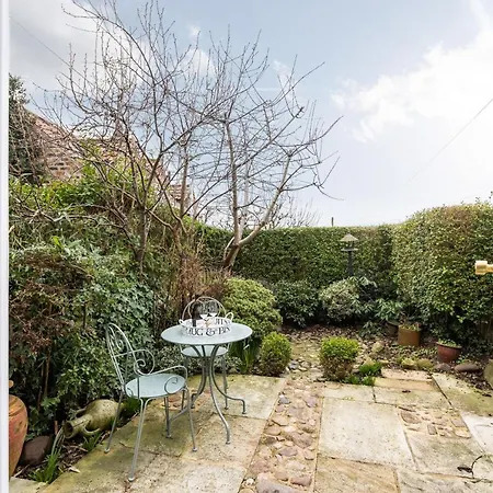 Quaint In The Heart Of North Yorkshire Village - Pet Friendly Free Holiday home *