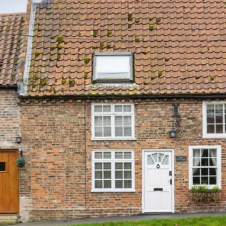 Quaint In The Heart Of North Yorkshire Village - Pet Friendly Free Stillington