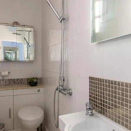 Holiday home Quaint In The Heart Of North Yorkshire Village - Pet Friendly Free *