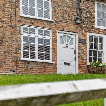 Quaint In The Heart Of North Yorkshire Village - Pet Friendly Free Stillington
