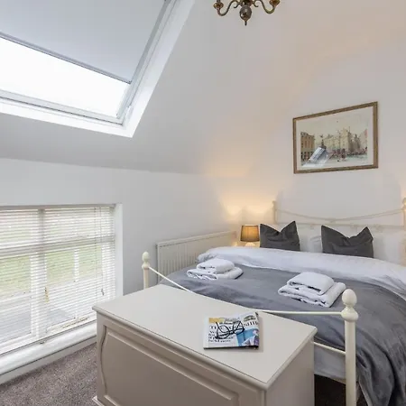 Holiday home Quaint In The Heart Of North Yorkshire Village - Pet Friendly Free